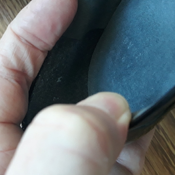 Stuart Weitzman black patent leather heels. Size 7 - Picture 4 of 10